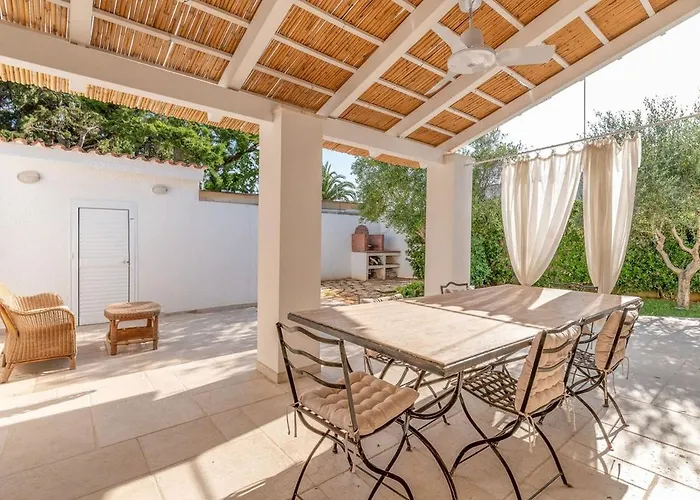 Azzurra Monticelli *