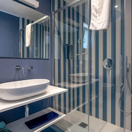 فيلة Azzurra Monticelli *